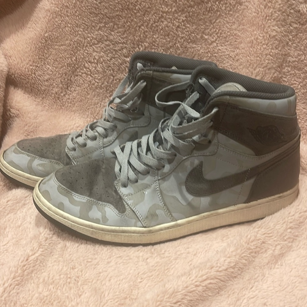 Men's Air Jordan 1 Retro High Wolf Grey AA3993-027 - Picture 4 of 12